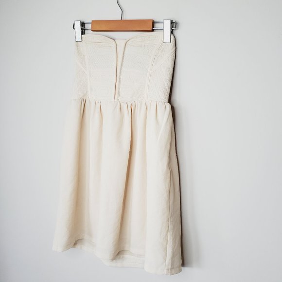 Elegant Cream Strapless Dress - Picture 4 of 10